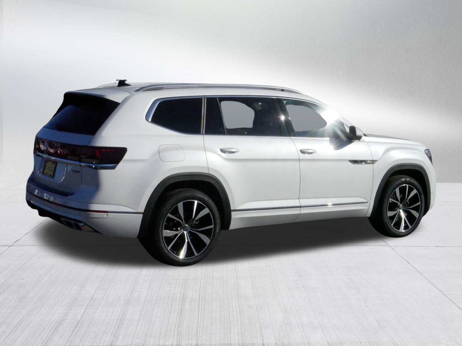 2026 Volkswagen Atlas SEL Premium R-Line photo 3