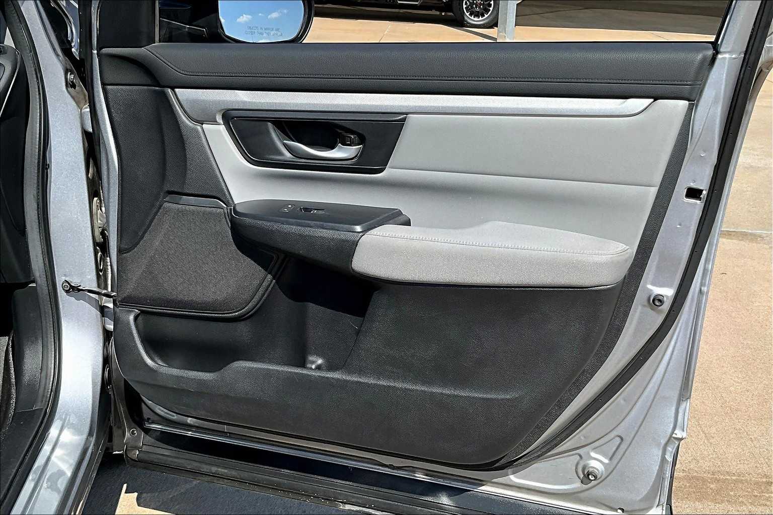 2017 Honda CR-V LX photo 23