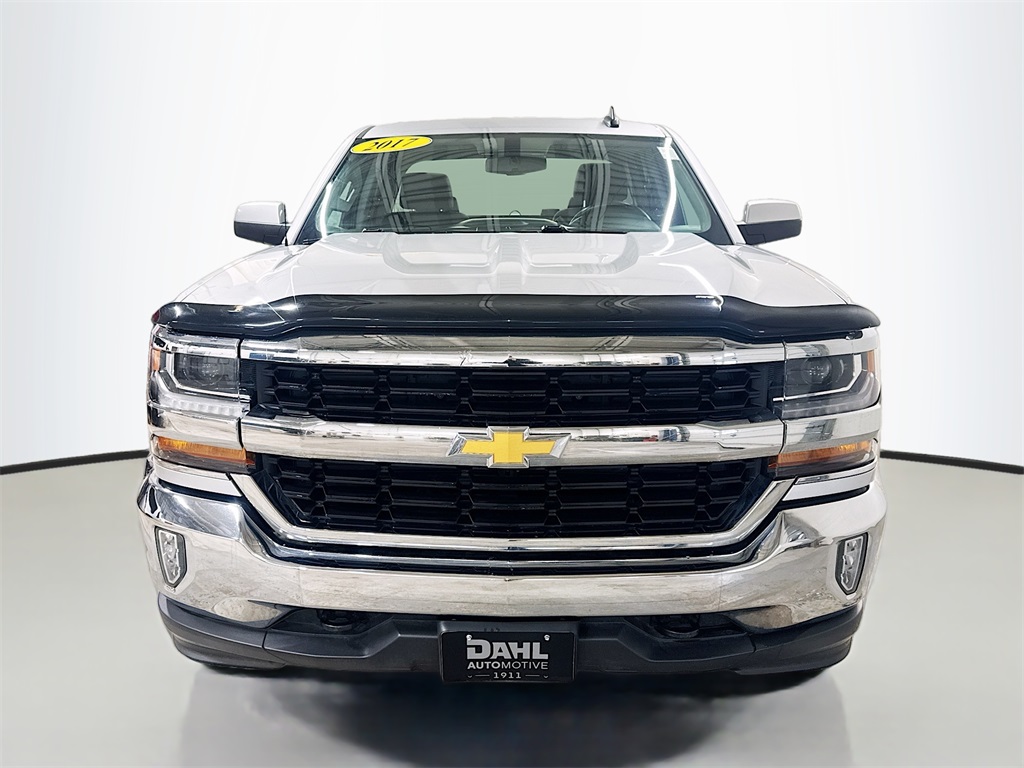 2017 Chevrolet Silverado 1500 LT photo 2