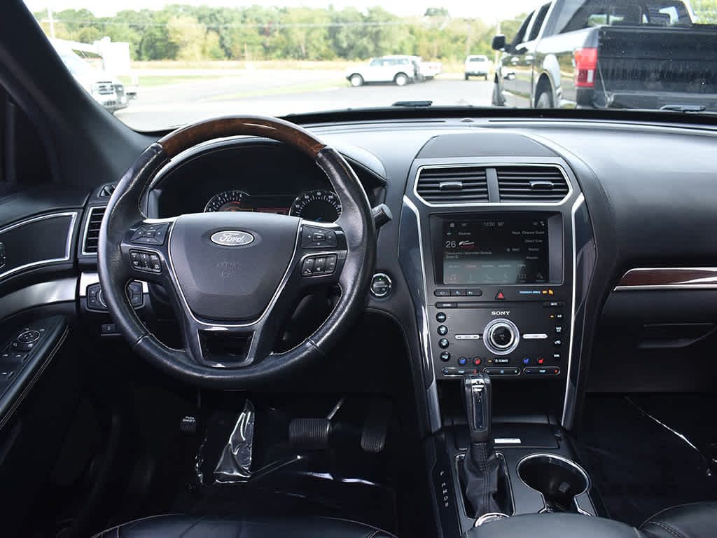 2019 Ford Explorer Platinum photo 15