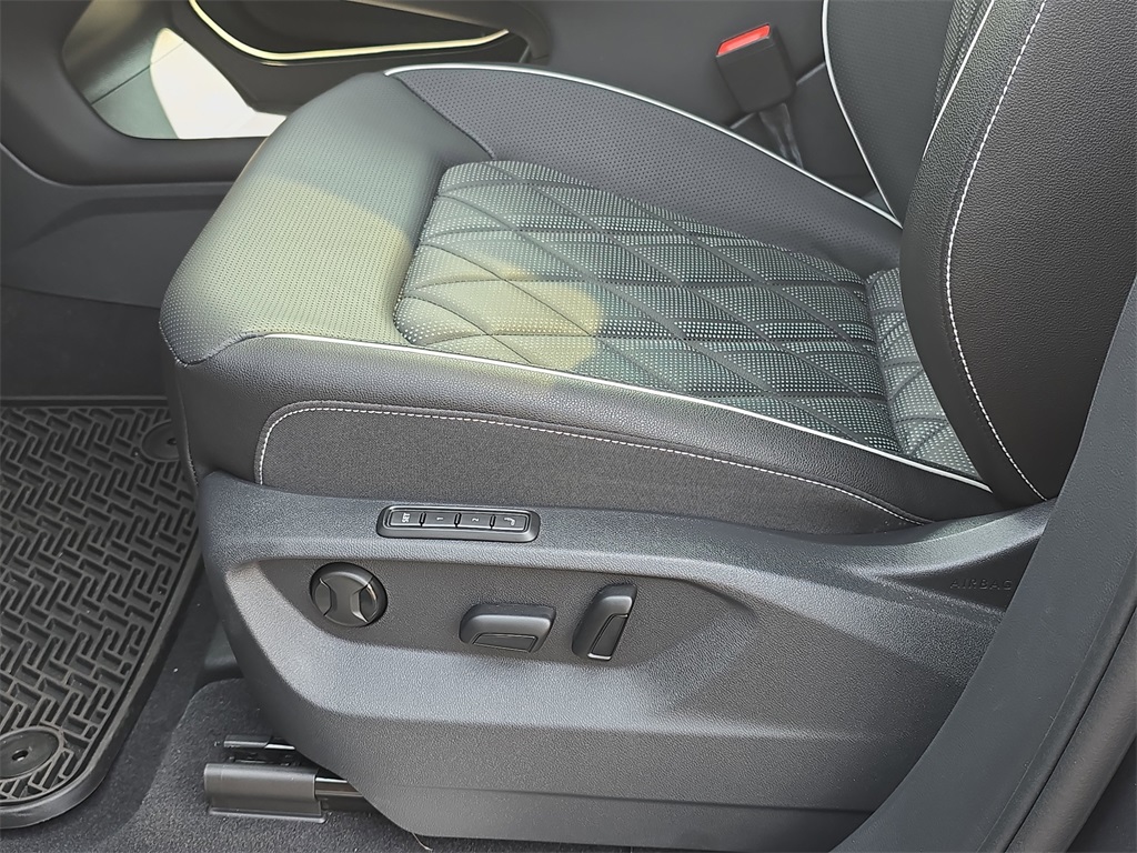 2025 Volkswagen Atlas SEL Premium R-Line photo 26