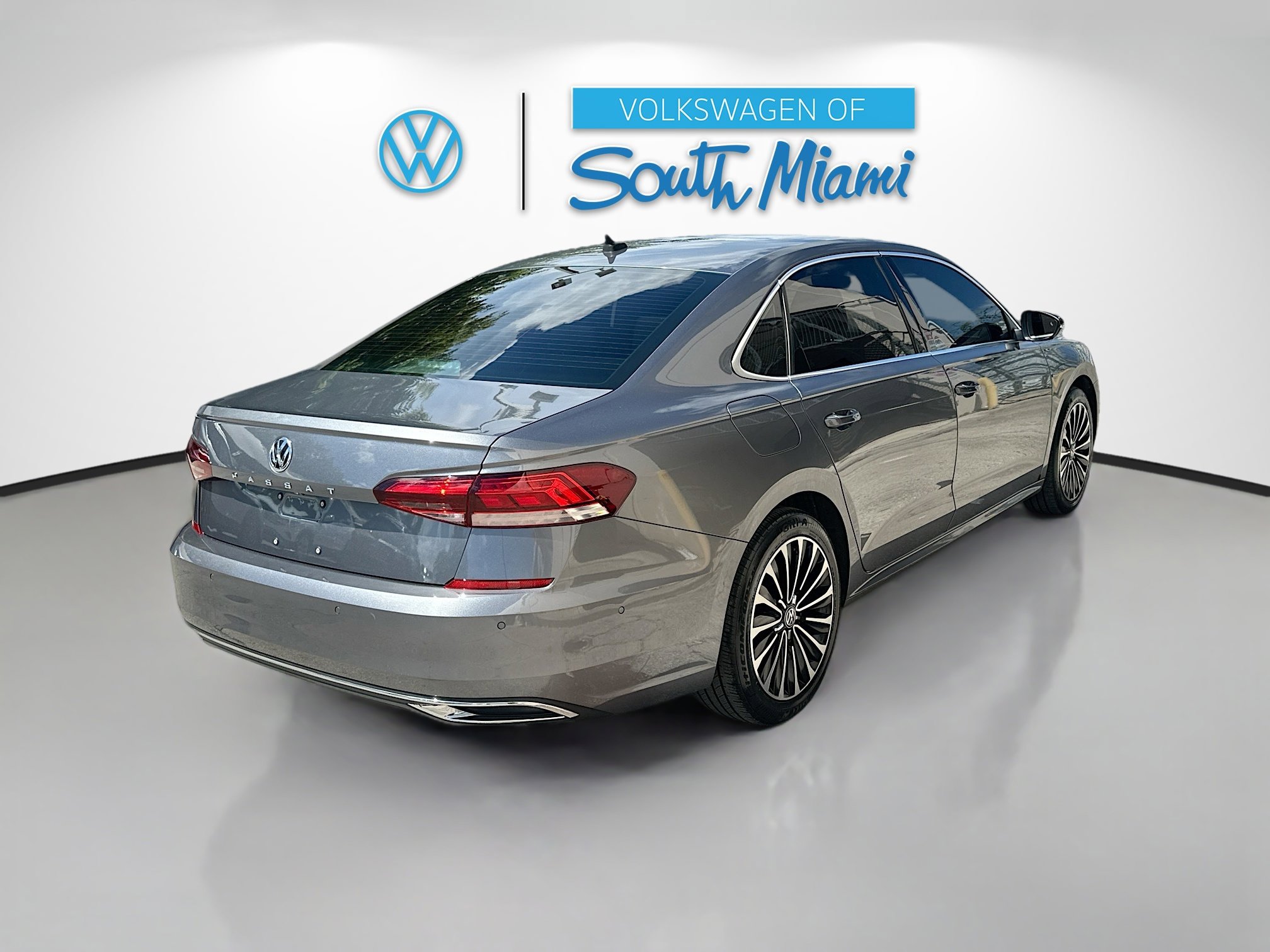 2022 Volkswagen Passat 2.0T Limited photo 4
