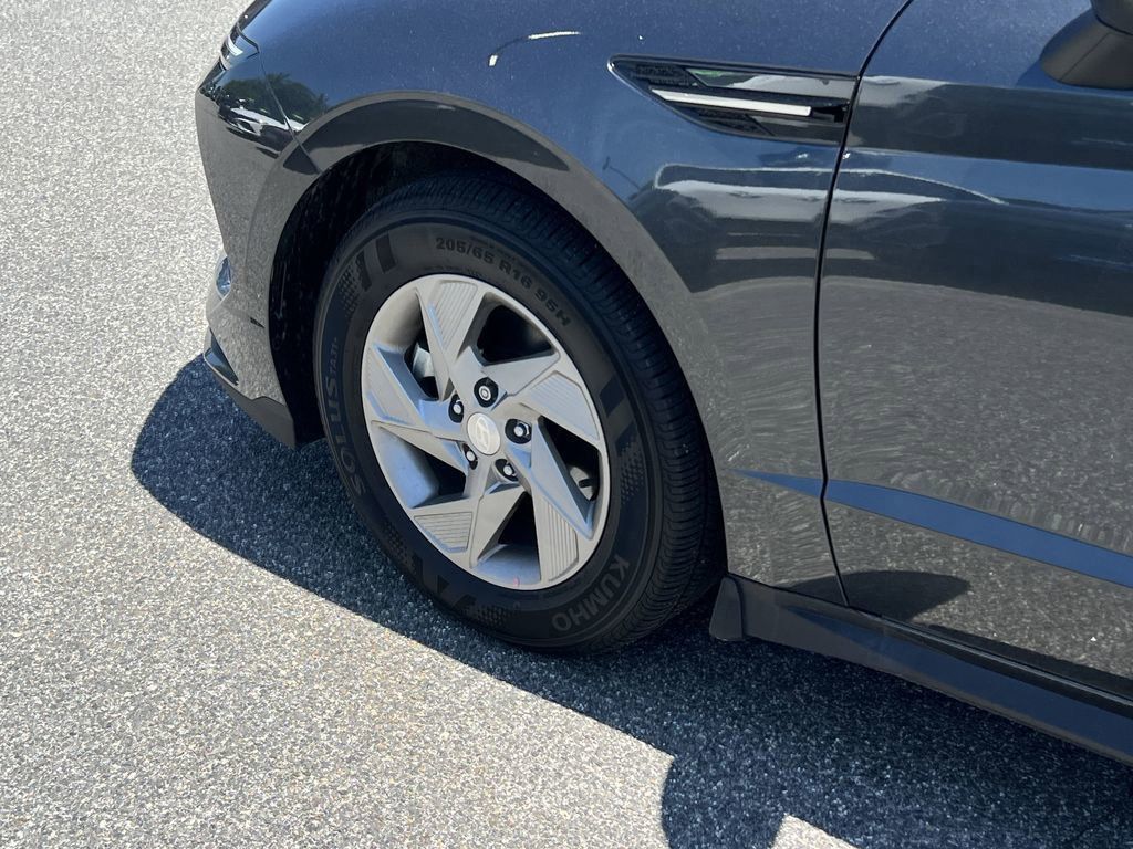 2025 Hyundai Sonata SE photo 3