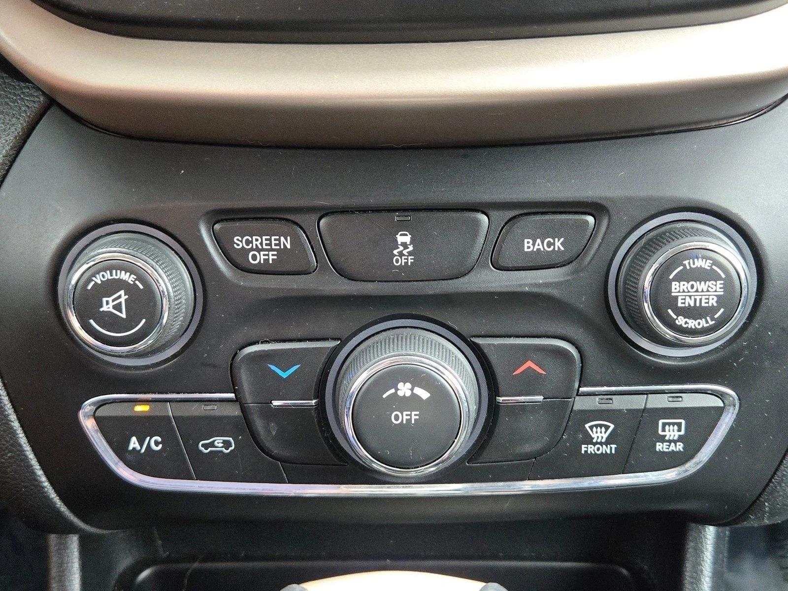 2016 Jeep Cherokee Latitude photo 14