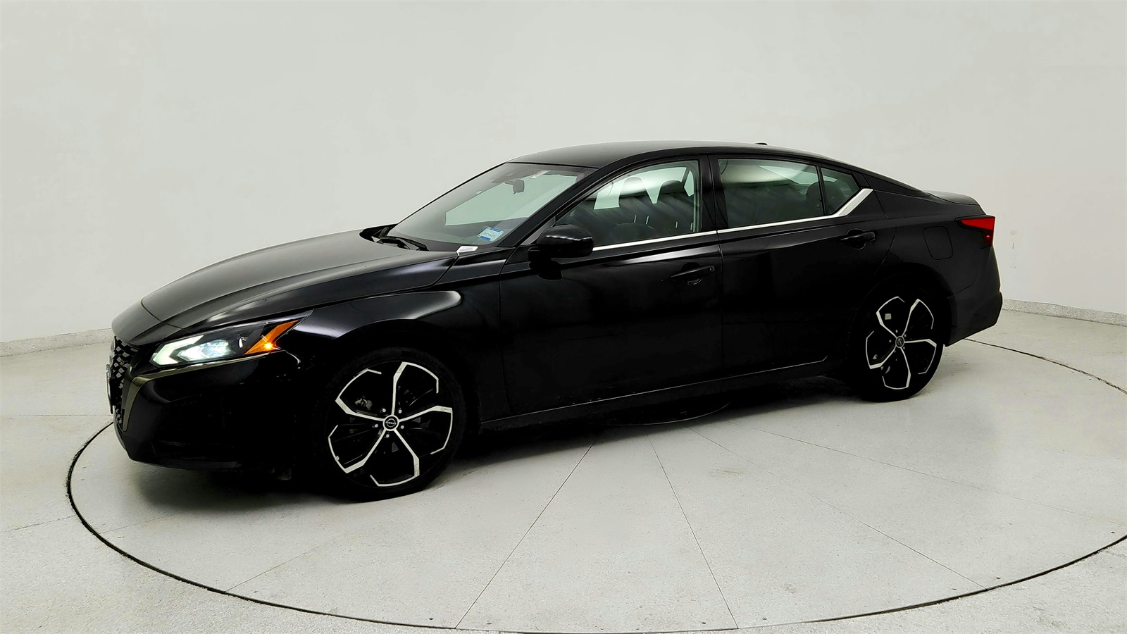 2023 Nissan Altima 2.5 SR photo 3