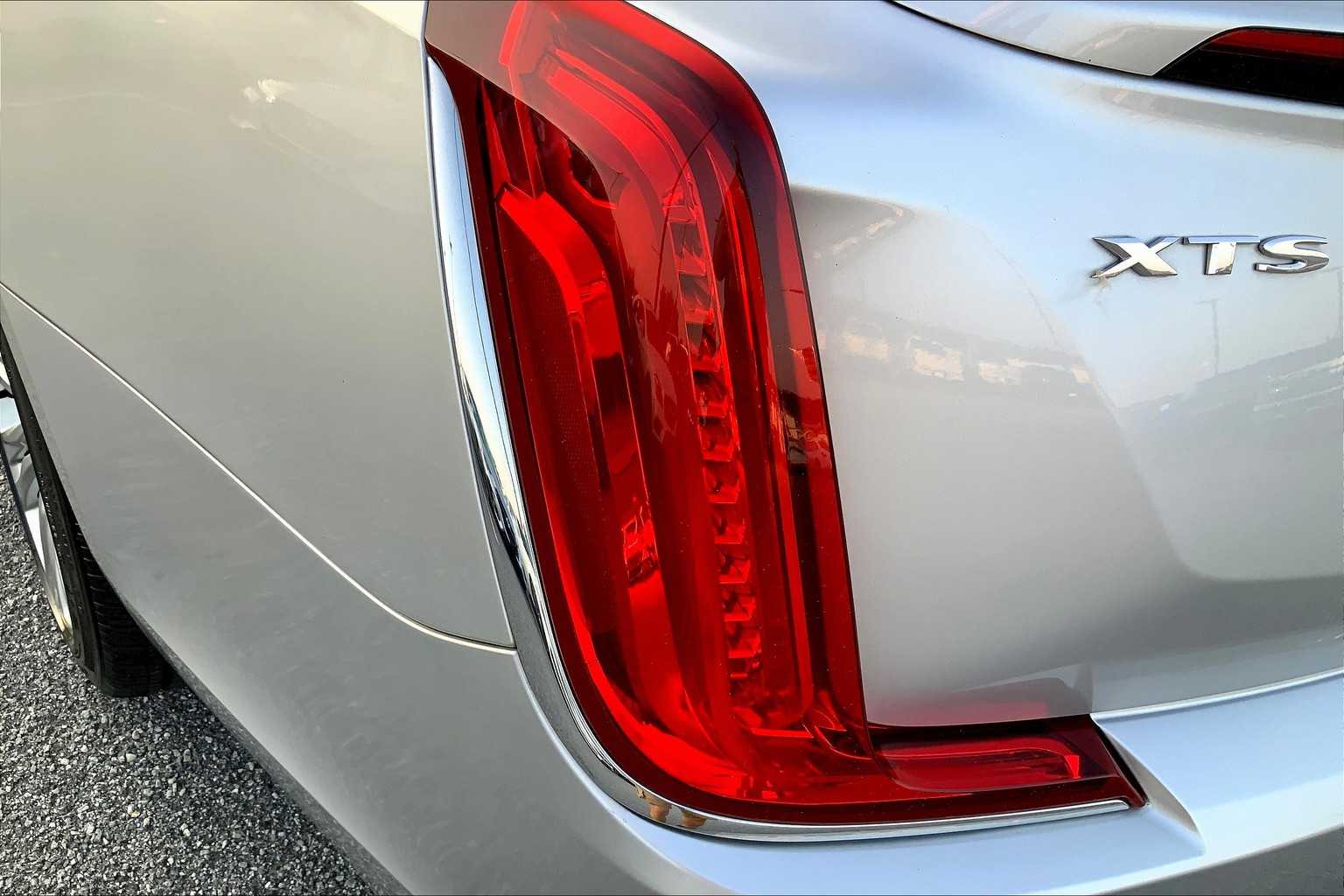 2018 Cadillac XTS Luxury photo 25