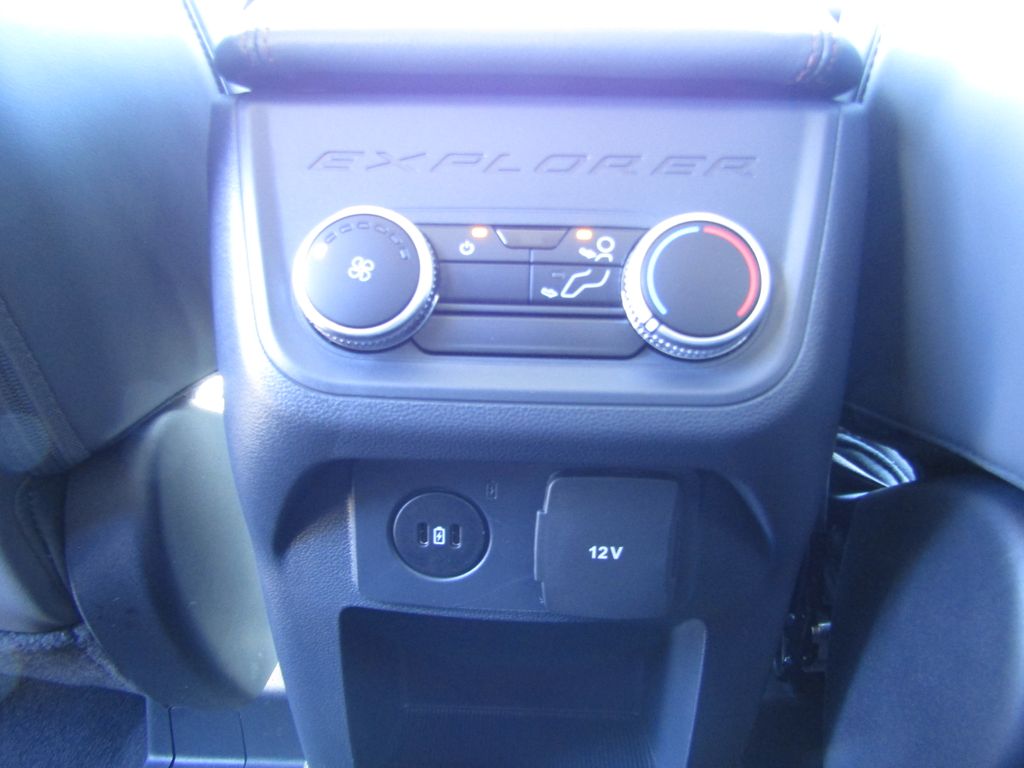 2025 Ford Explorer photo 28