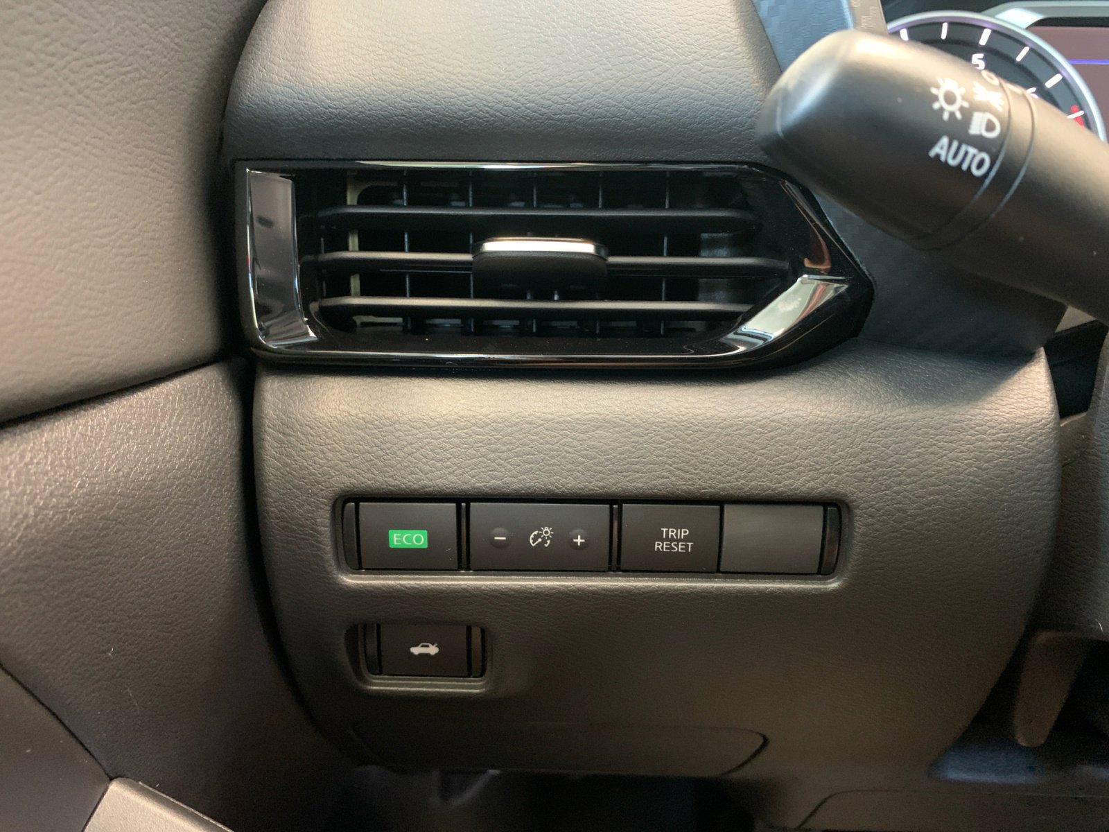 2025 Nissan Sentra SV photo 20