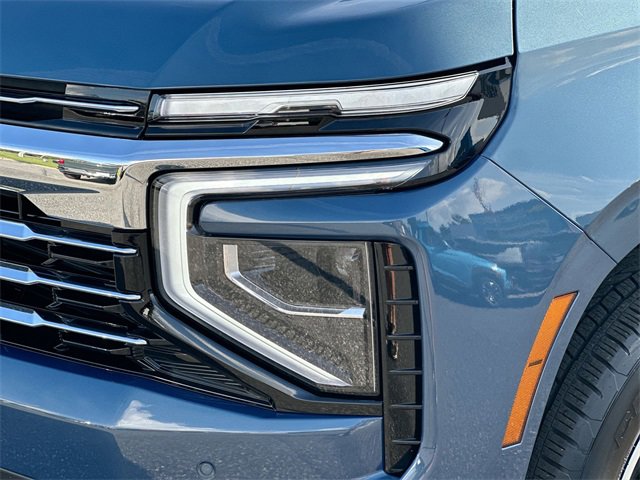 2025 Chevrolet Suburban LT photo 14