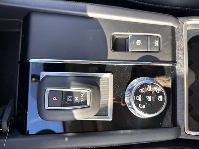 2024 Mitsubishi Outlander photo 35