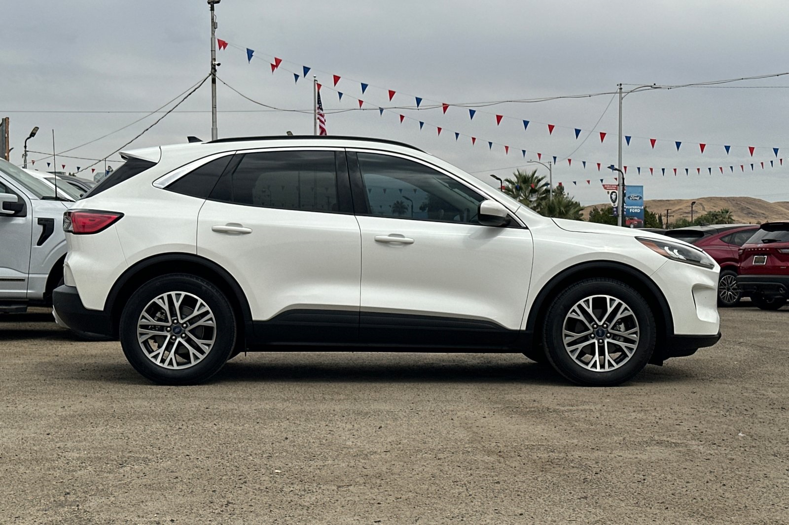 2020 Ford Escape SEL photo 3