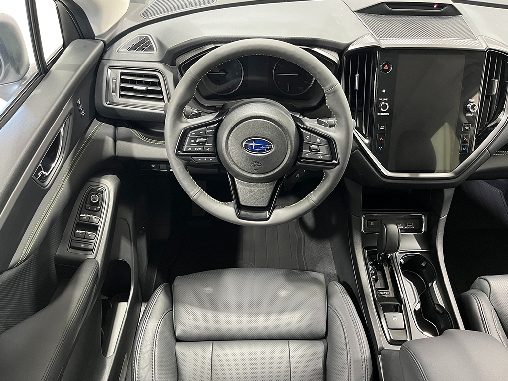 2025 Subaru Ascent Onyx Edition Touring photo 12