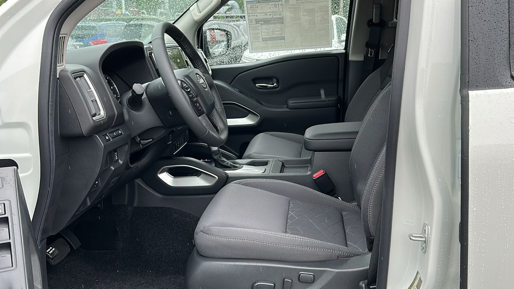 2025 Nissan Frontier SV photo 10