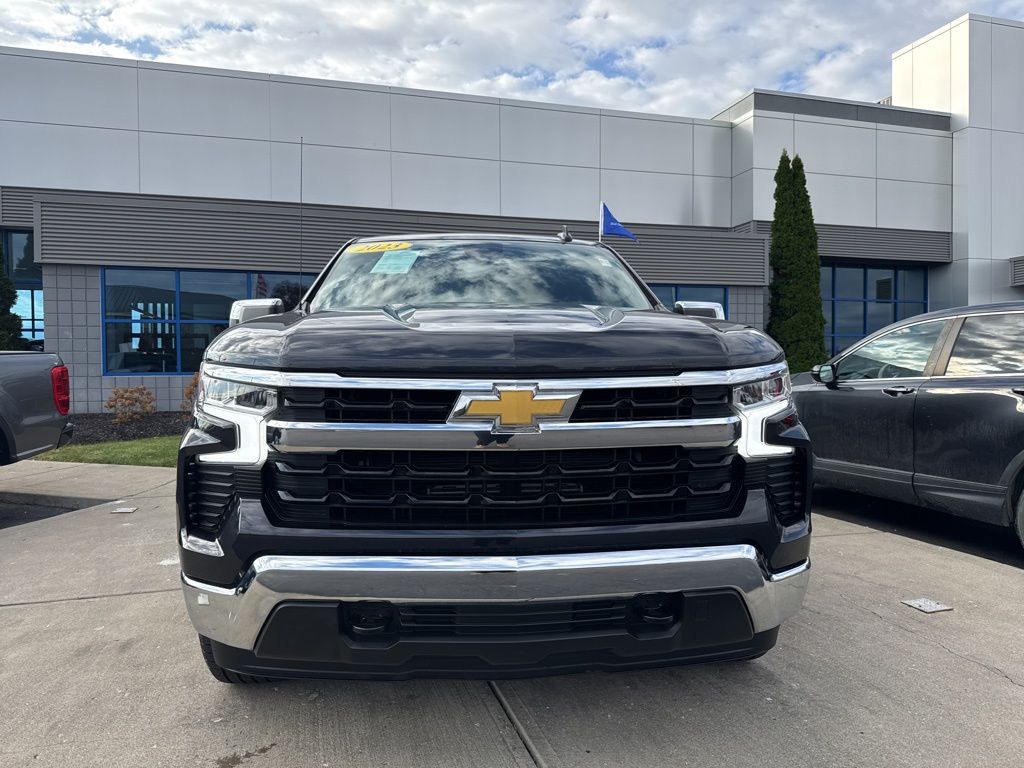 2023 Chevrolet Silverado 1500 LT photo 3