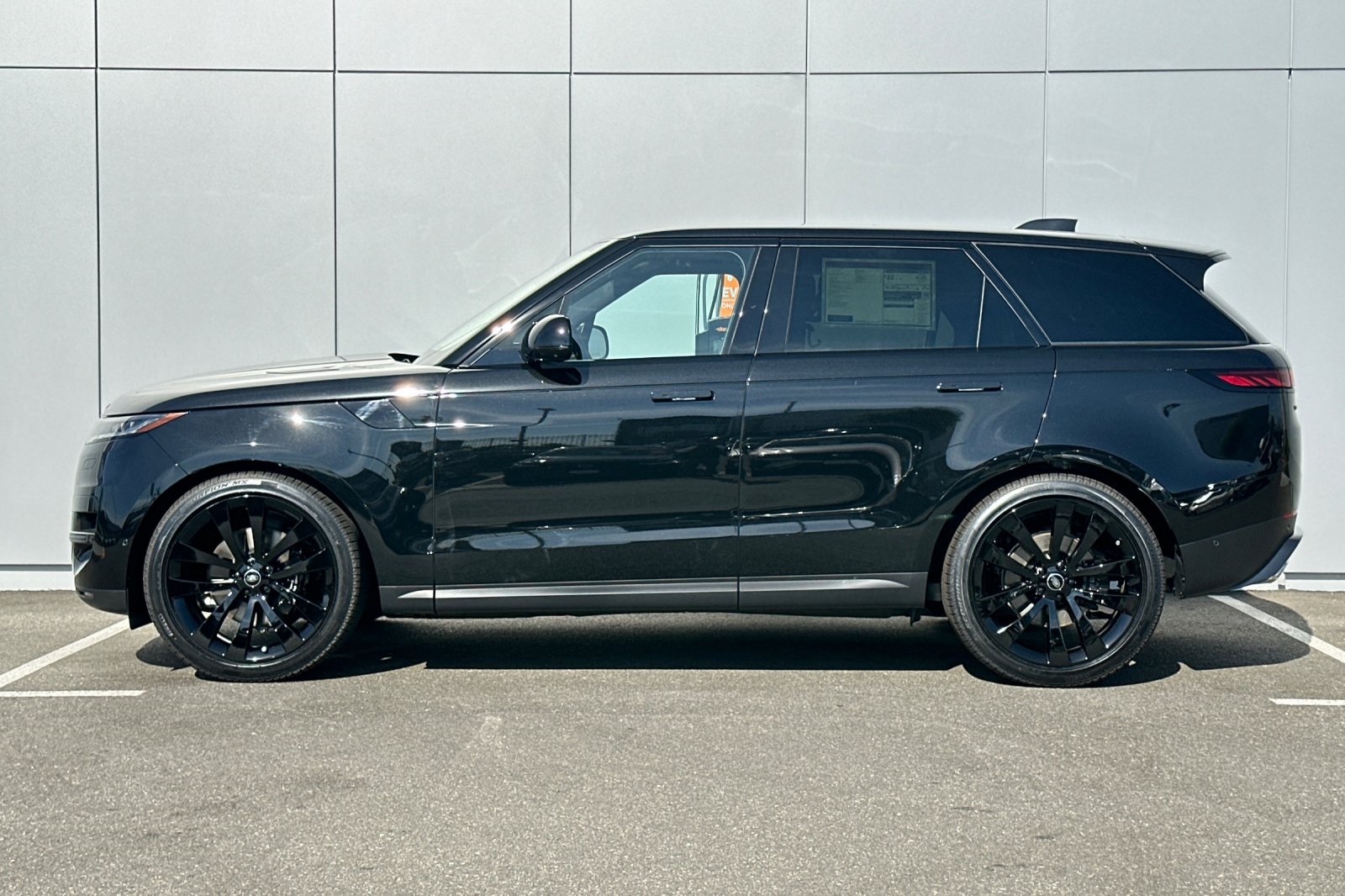2025 Land Rover Range Rover Sport SE photo 2
