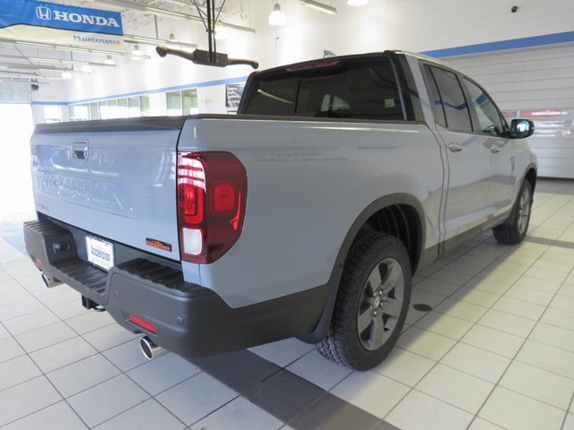 2025 Honda Ridgeline TrailSport photo 2