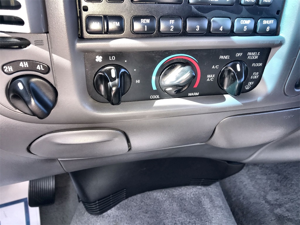 2002 Ford F-150 photo 16