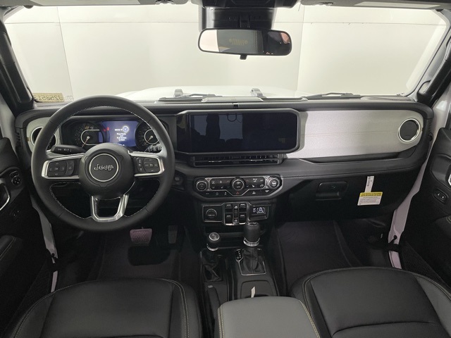 2025 Jeep Wrangler Sahara photo 34