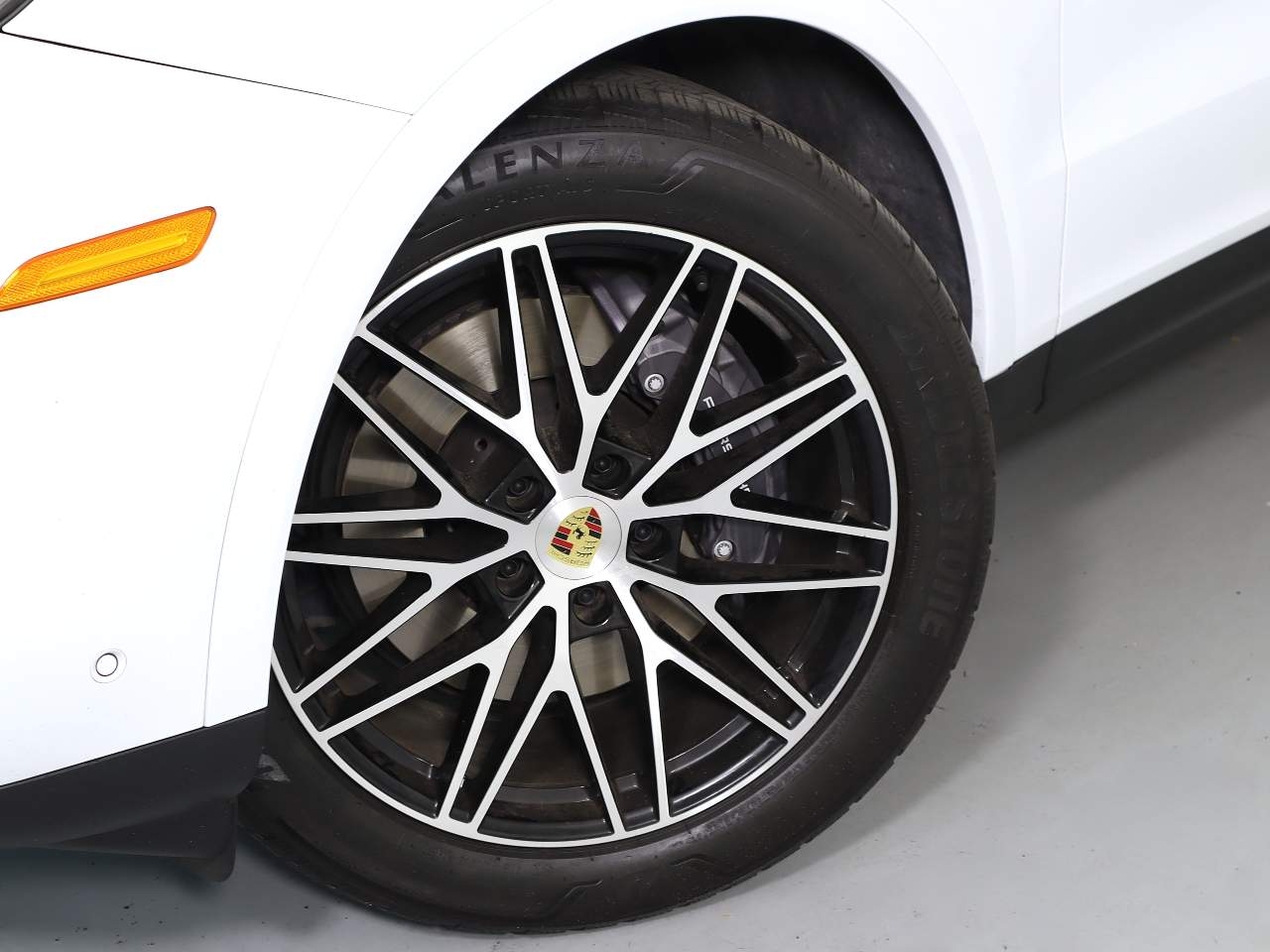 2024 Porsche Cayenne photo 24