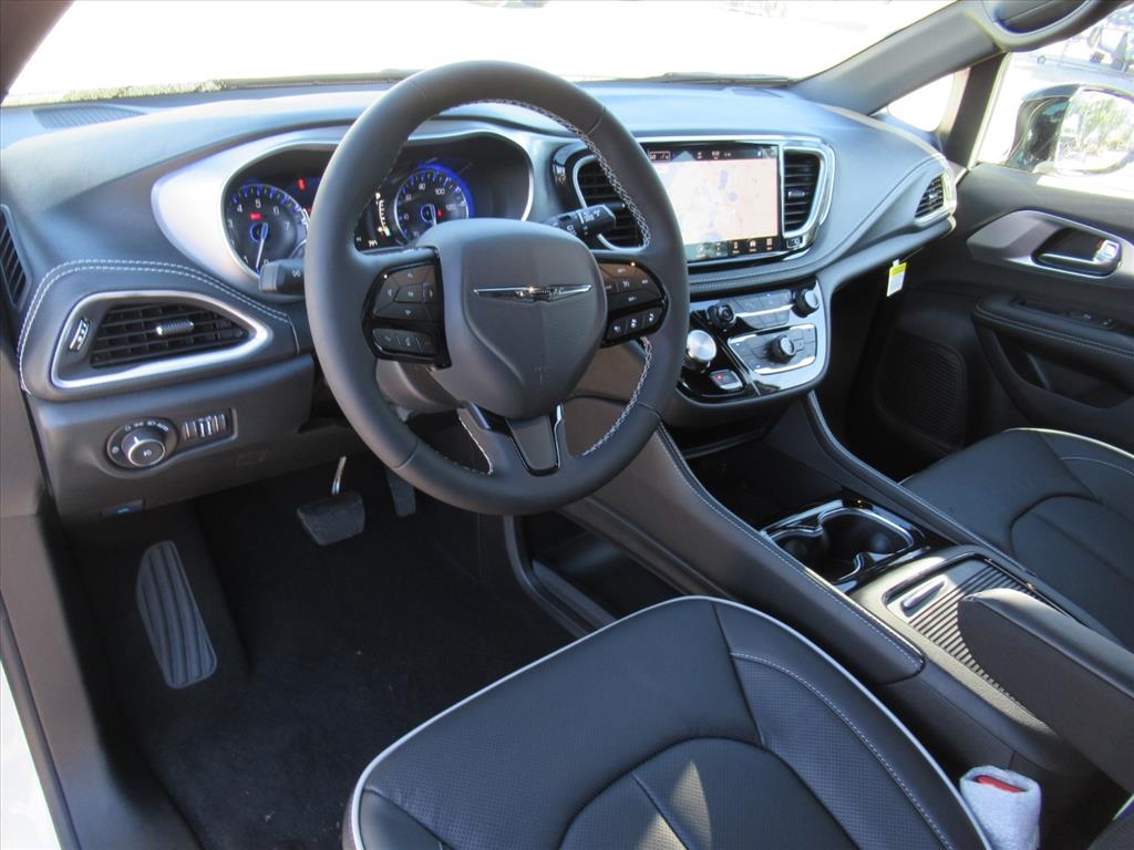 2026 Chrysler Pacifica Limited photo 15