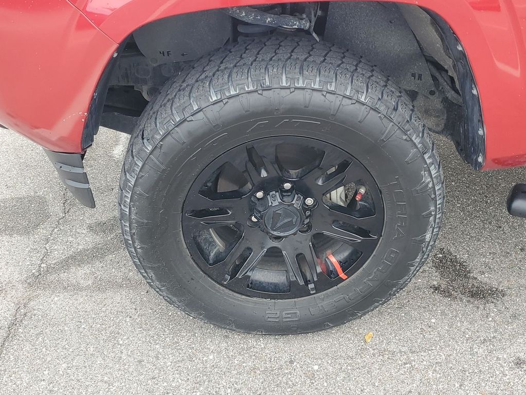 2022 Toyota Tacoma SR5 photo 16