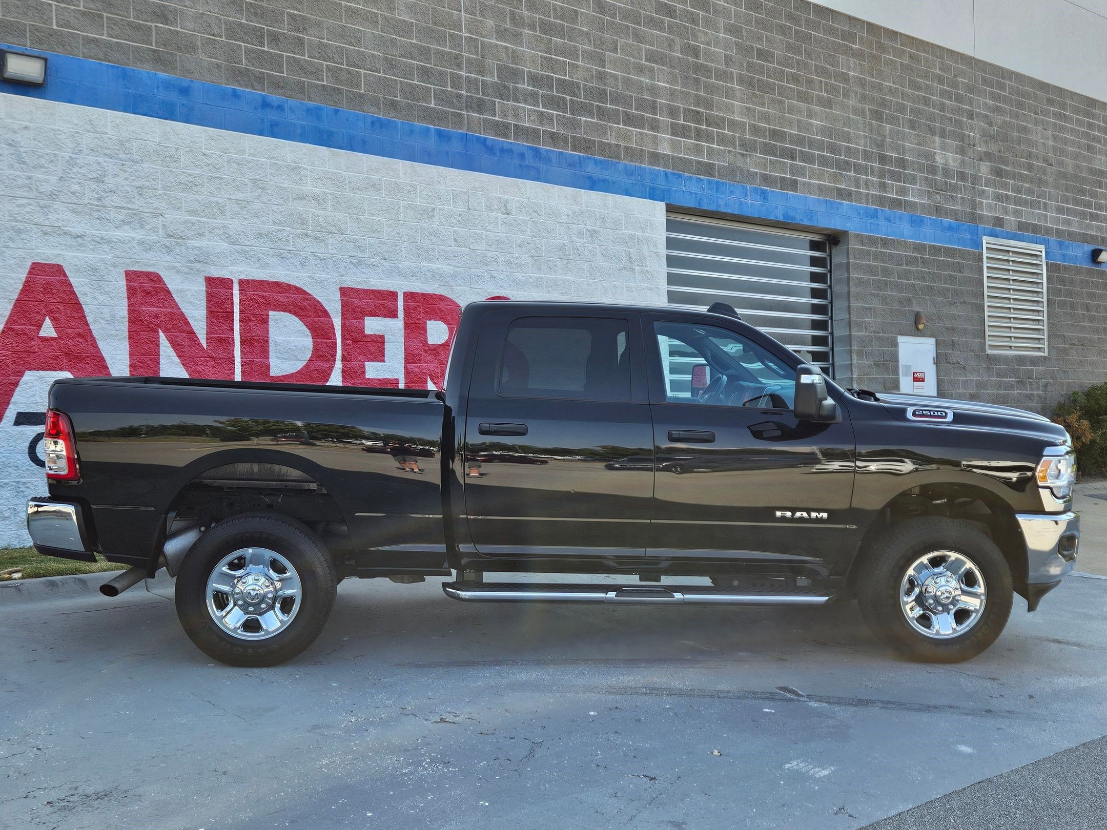 2024 Ram 2500 Big Horn photo 8