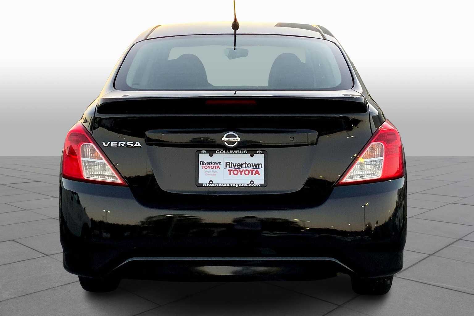 2018 Nissan Versa 1.6 S photo 4
