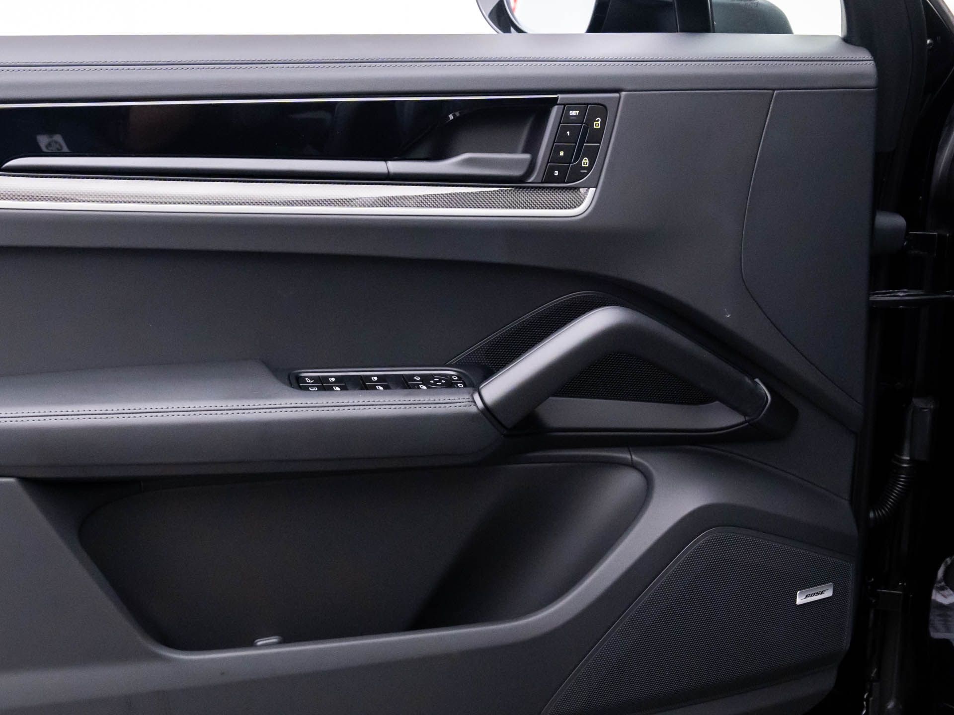 2025 Porsche Cayenne E-Hybrid Coupe photo 12