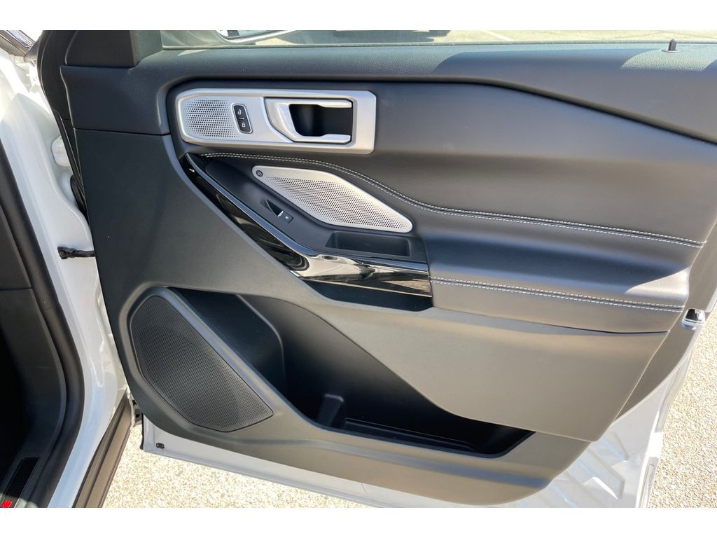 2023 Ford Explorer ST photo 21