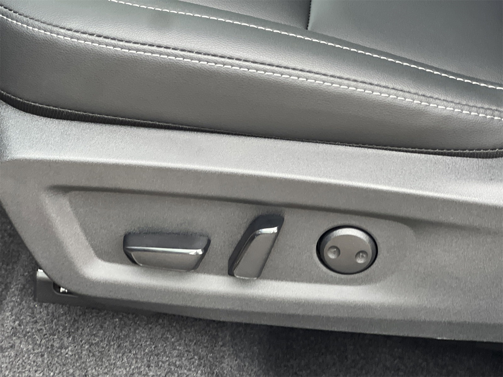 2025 Nissan Murano SL photo 17