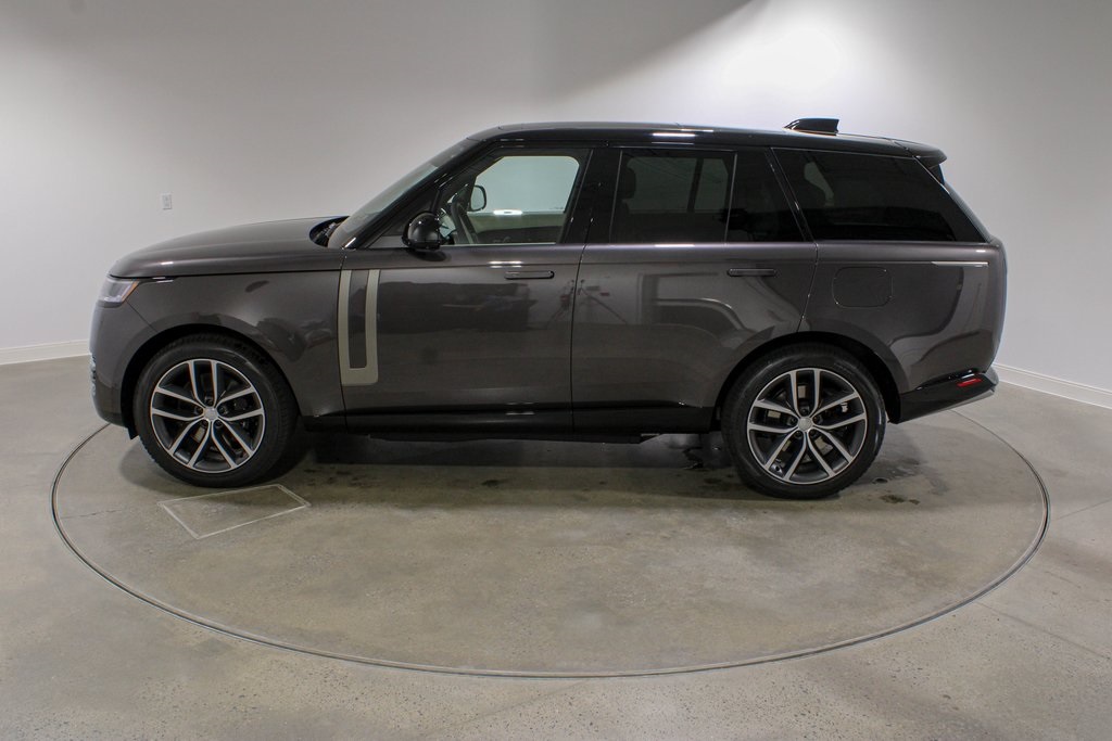 2025 Land Rover Range Rover SE photo 2