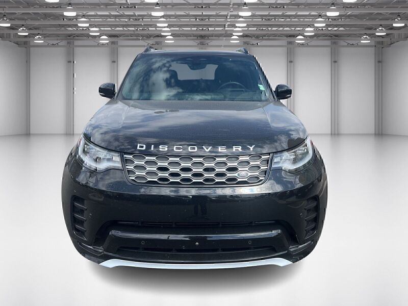 2024 Land Rover Discovery Metropolitan Edition photo 2