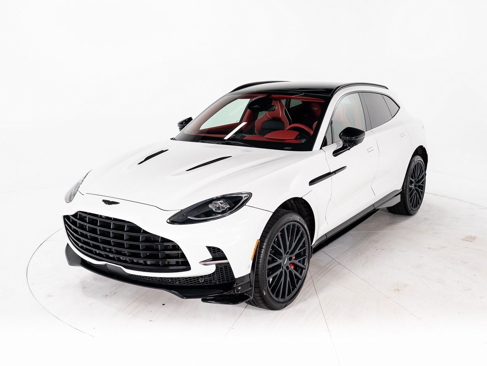 2025 Aston Martin DBX