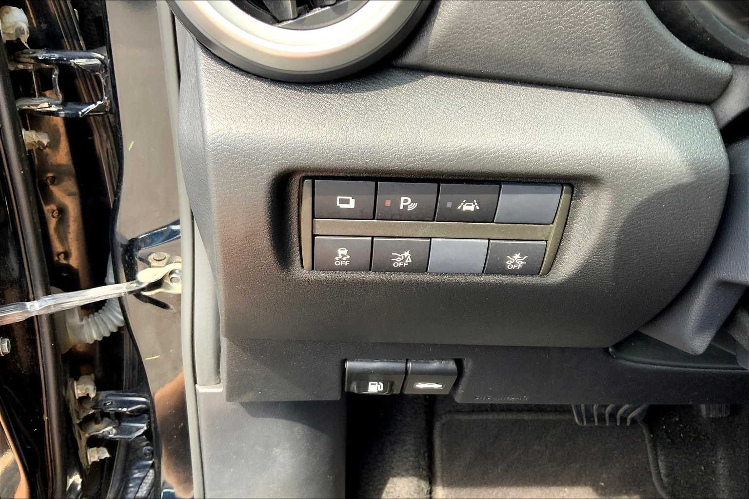 2020 Nissan Versa S photo 29