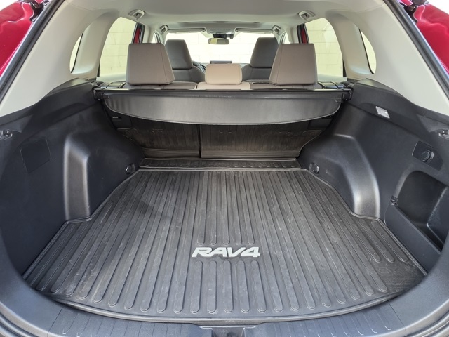 2021 Toyota RAV4 XLE photo 21