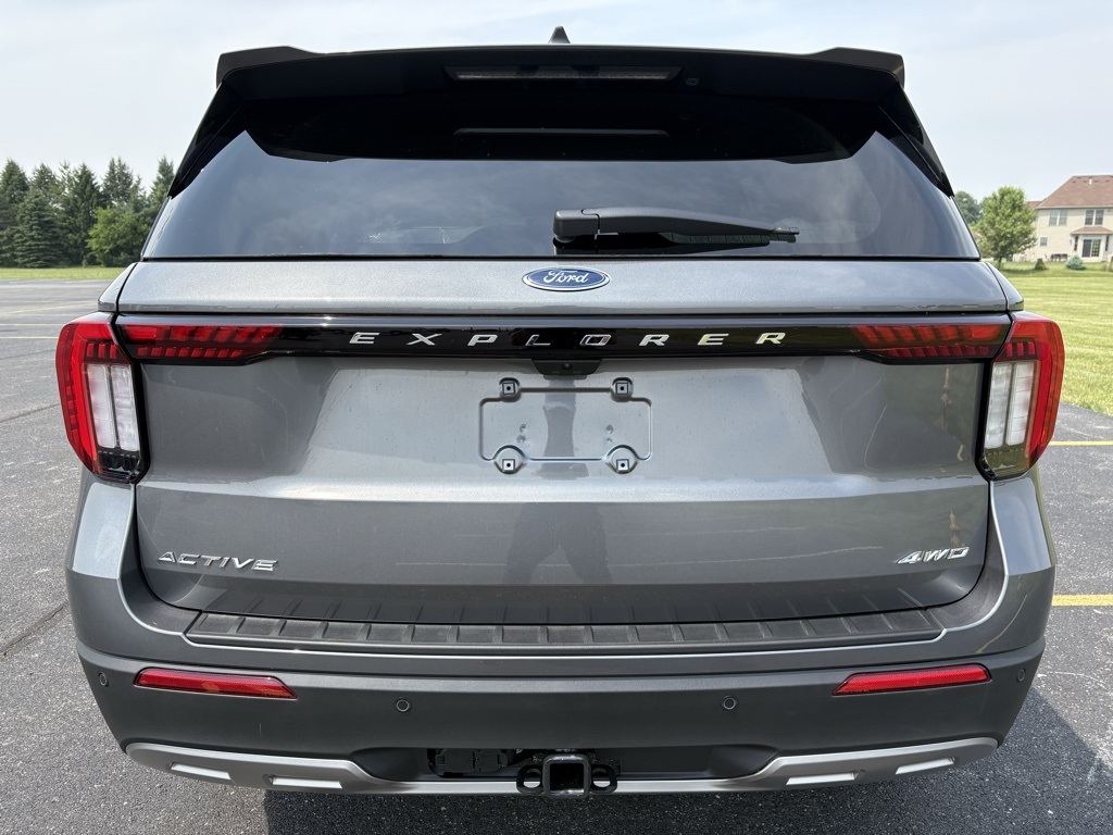 2025 Ford Explorer photo 6