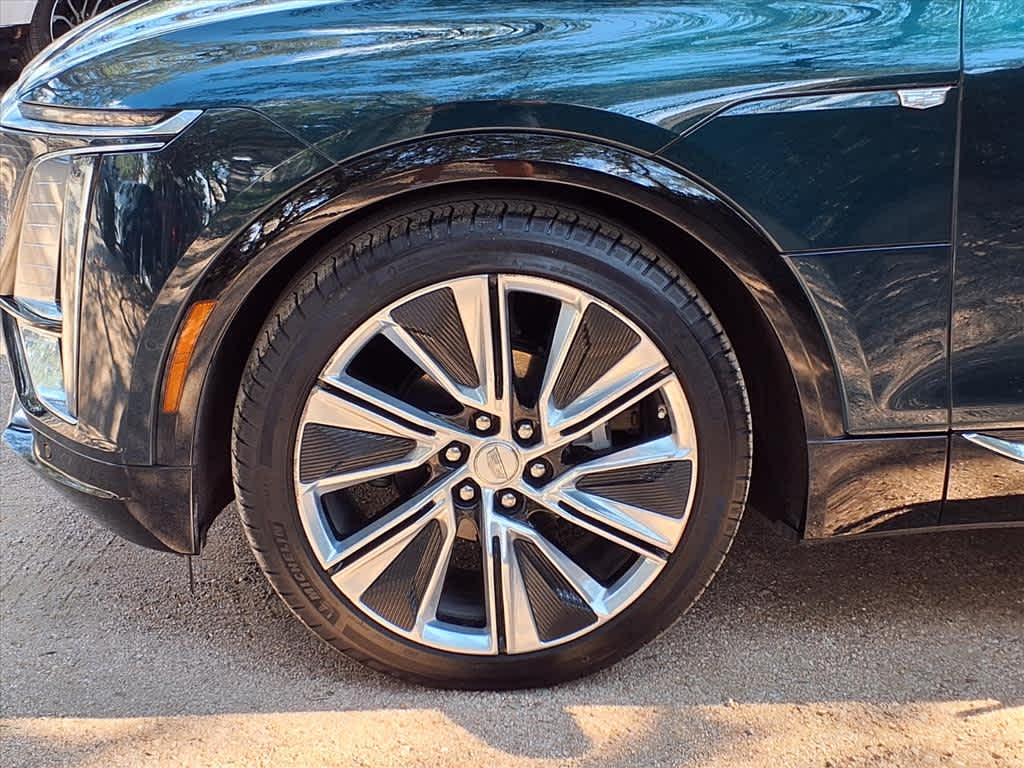 2024 Cadillac Lyriq Luxury photo 6