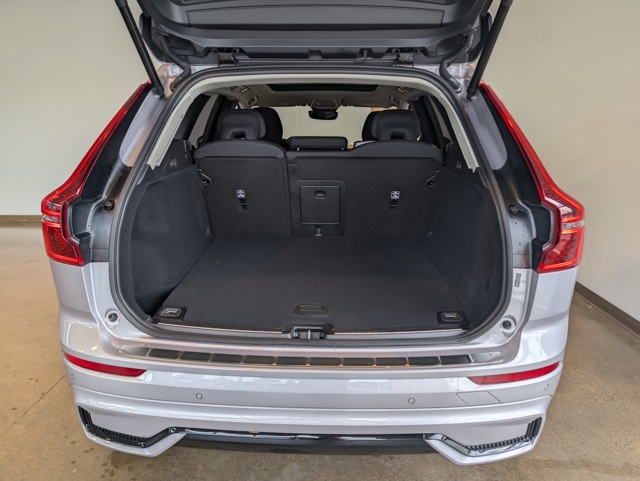 2026 Volvo XC60 B5 Plus photo 5