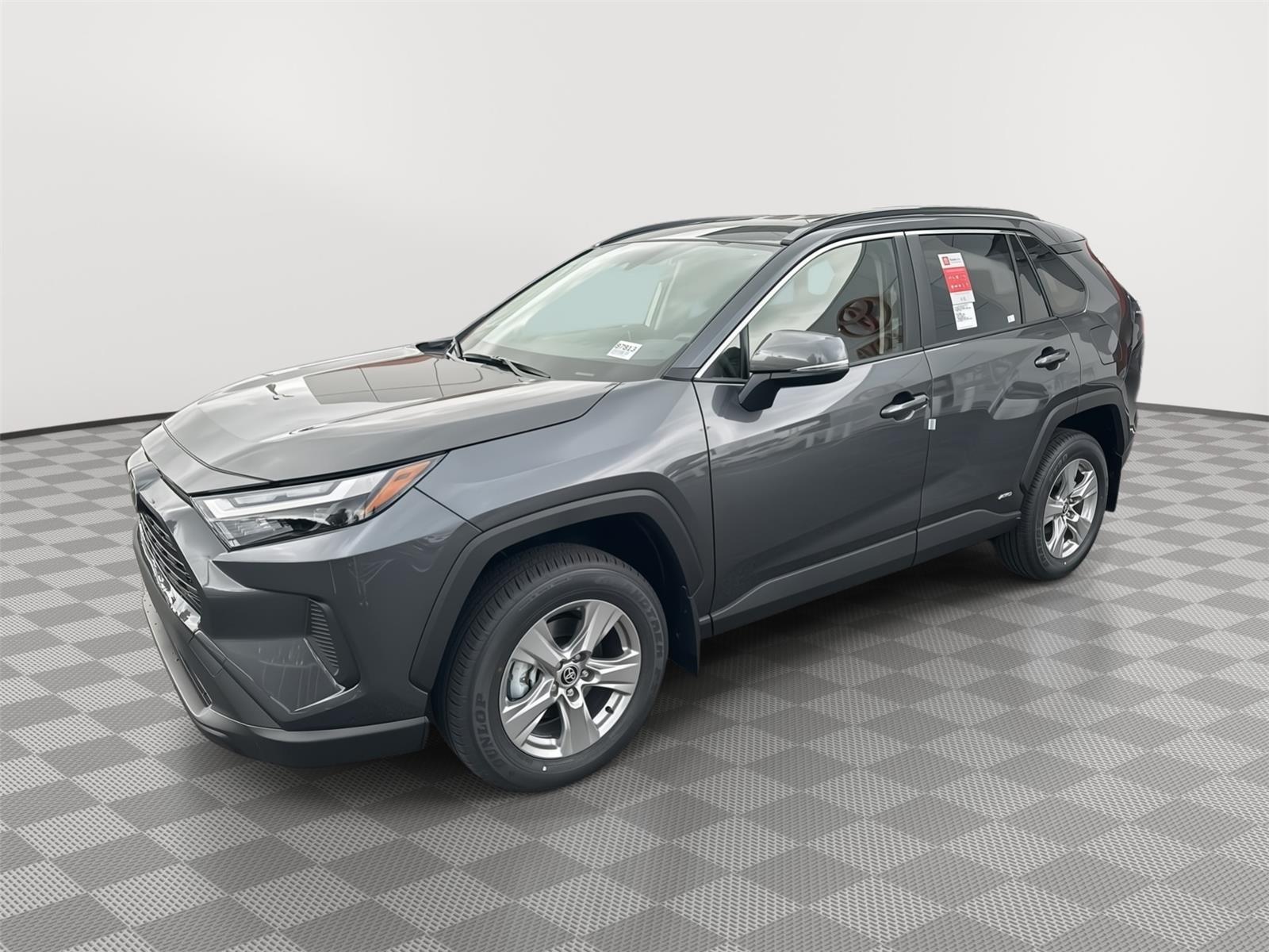 2025 Toyota RAV4 XLE's photo