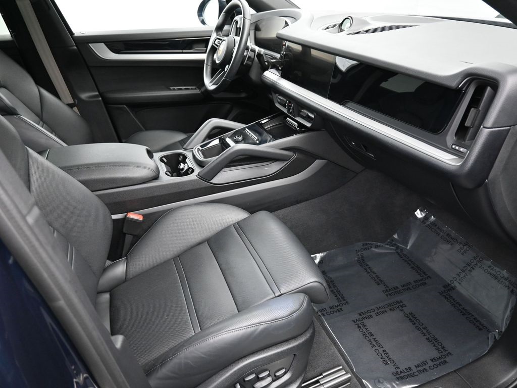 2024 Porsche Cayenne Coupe Base photo 9