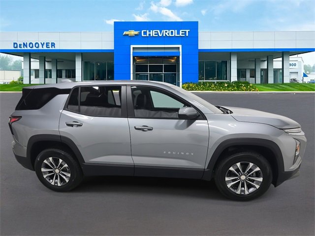 2026 Chevrolet Equinox LT photo 2