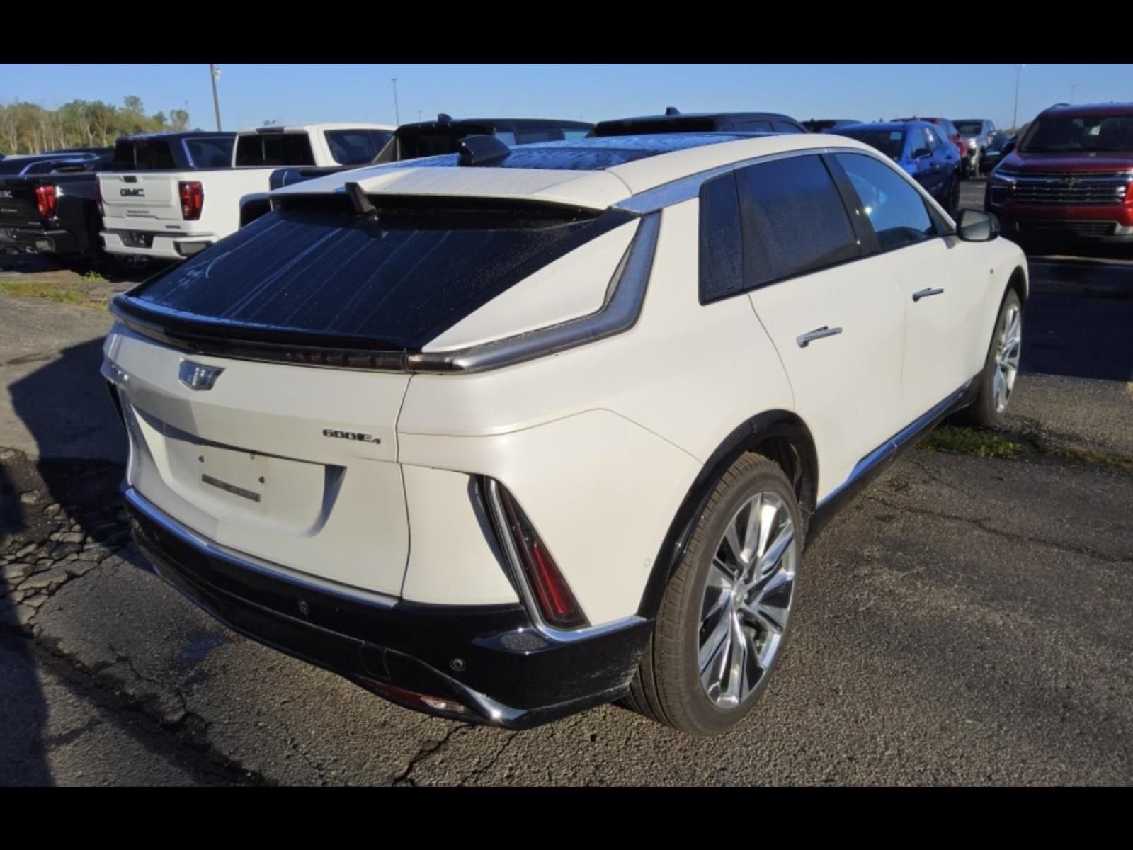 2024 Cadillac Lyriq Luxury photo 3