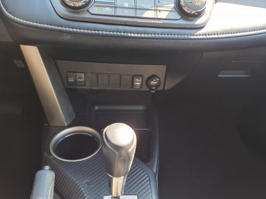 2015 Toyota RAV4 XLE photo 18
