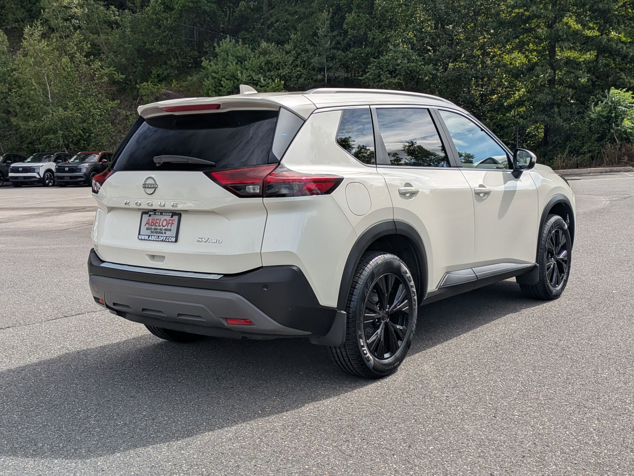 2022 Nissan Rogue SV photo 4