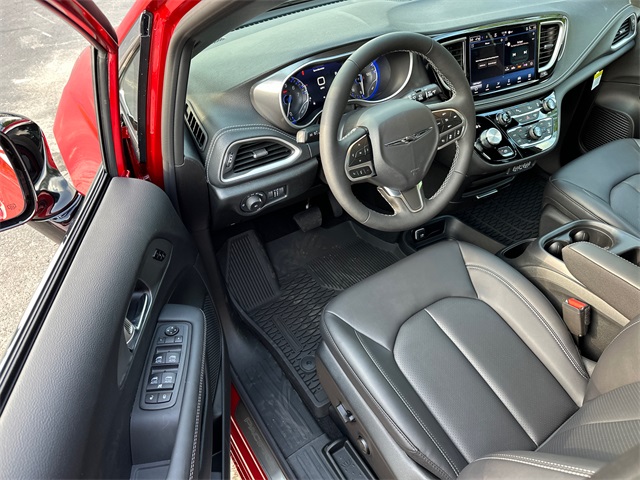 2025 Chrysler Pacifica photo 27