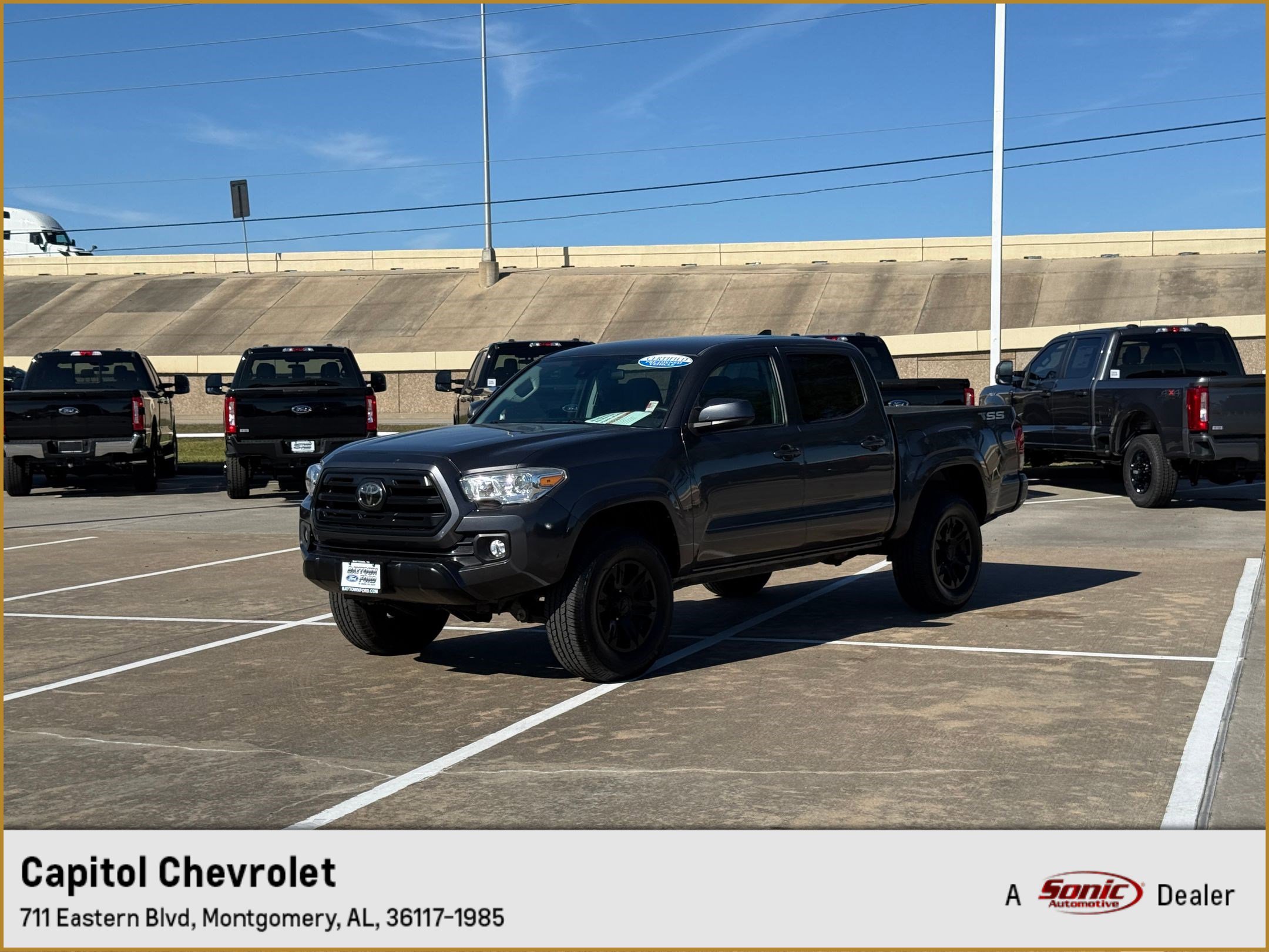 2019 Toyota Tacoma SR's photo