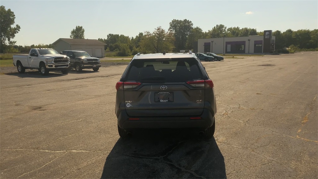 2019 Toyota RAV4 XLE photo 4