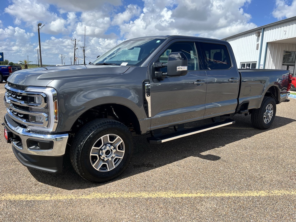 2026 Ford F-350 Lariat photo 3