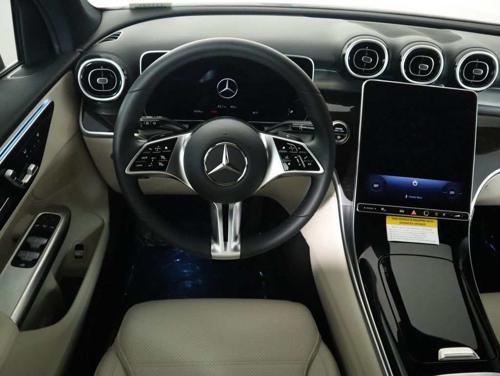 2025 Mercedes Benz GLC 300 photo 10