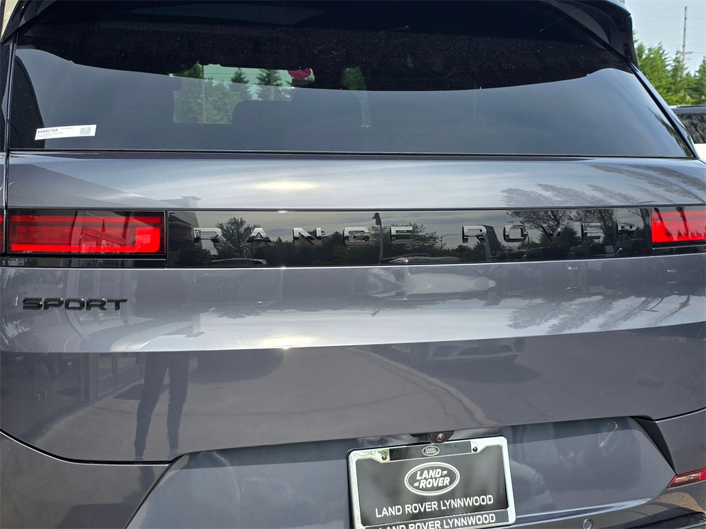 2025 Land Rover Range Rover Sport SE photo 9